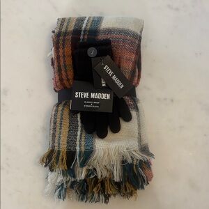 NWT STEVE MADDEN blanket wrap and etouch gloves